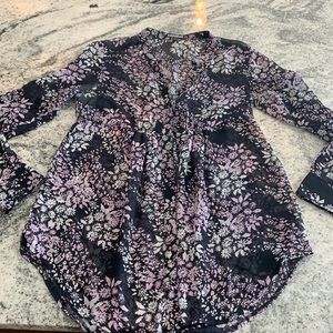 Adorable medium top from express